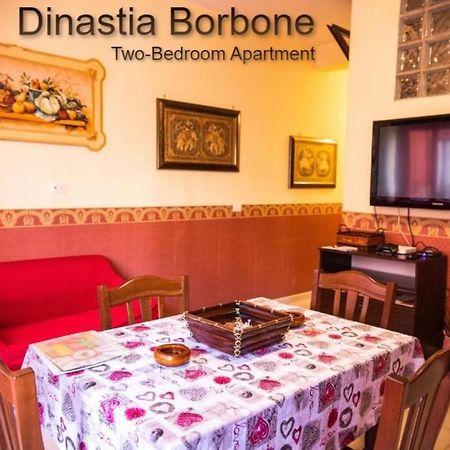 Casa Vacanza Dinastia Borbone - Centro Storico Naples Luaran gambar
