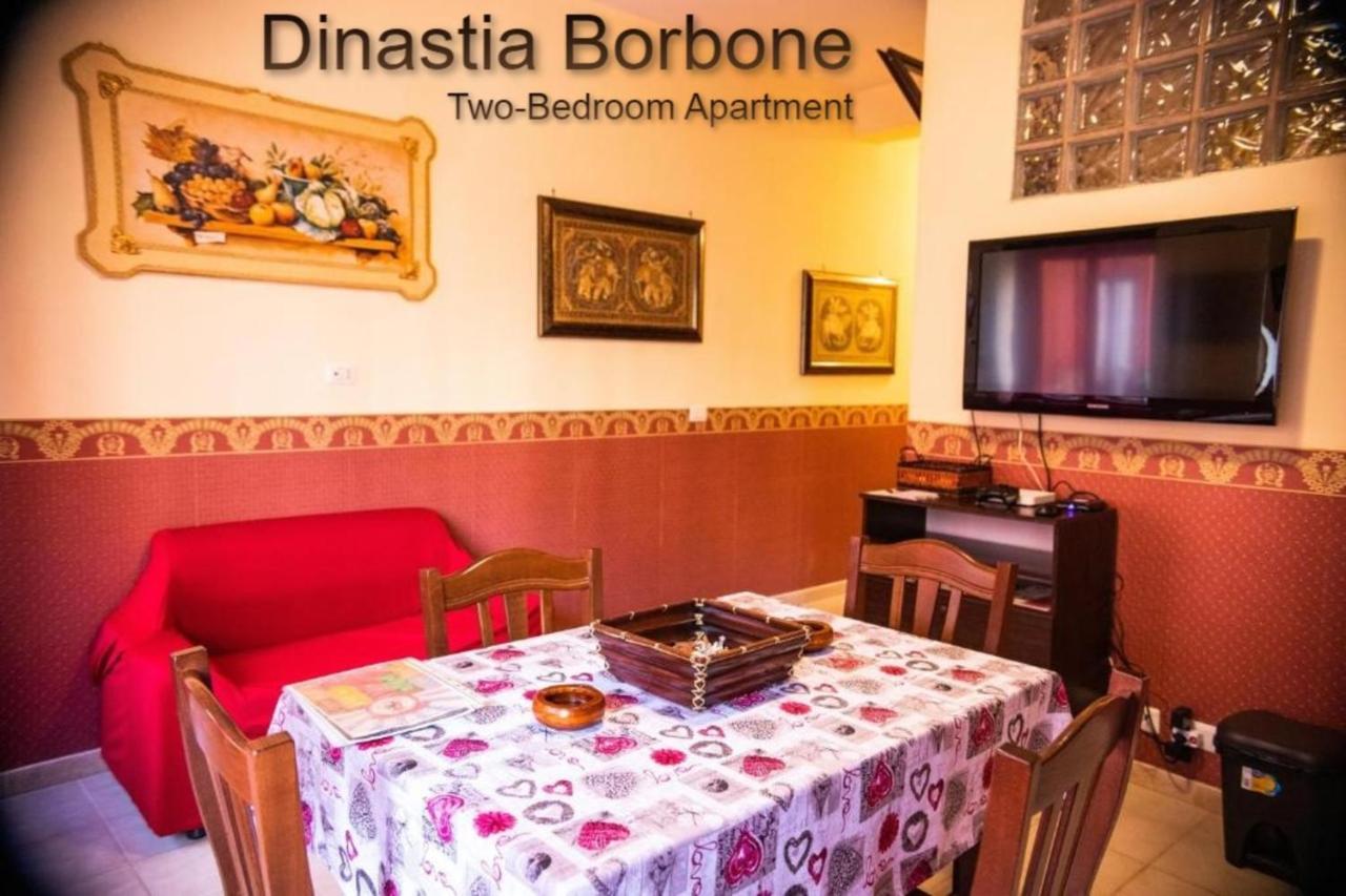 Casa Vacanza Dinastia Borbone - Centro Storico Naples Luaran gambar